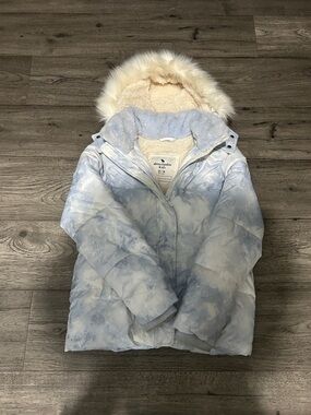 Abercrombie & Fitch Light Blue Cloud-Print Puffer with Faux-Fur Trim